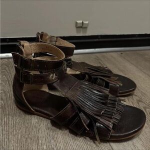 BED STU Alena Brown Leather Boho Fringe Zip Back Strappy Gladiator Sandals Sz 8